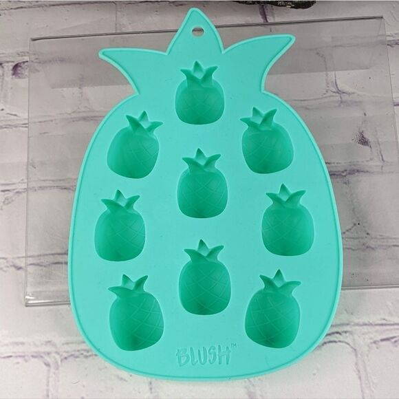 BLUSH Pineapple Ice Cube Tray Bar Tool - Picture 1 of 4
